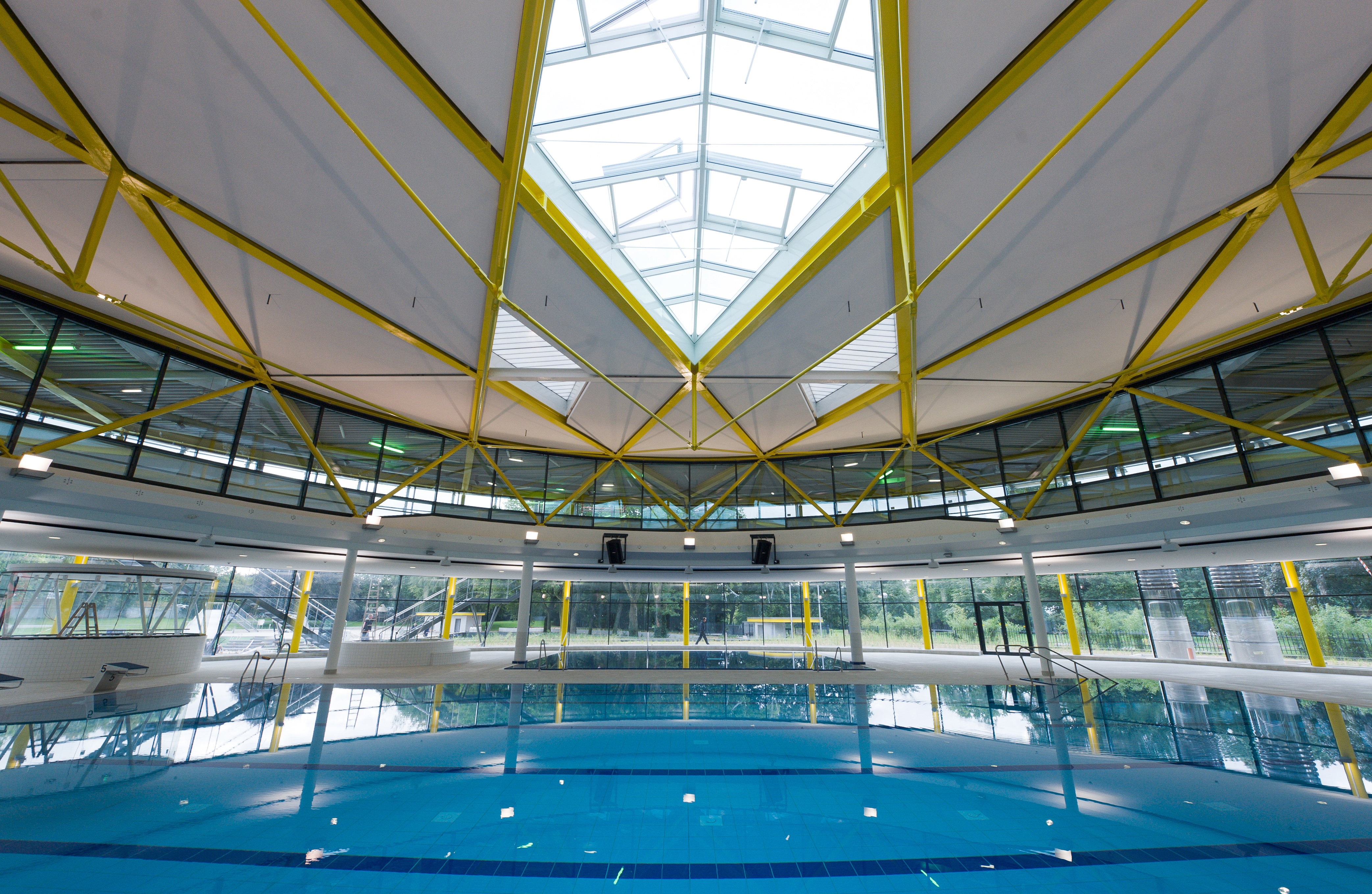 Freibad im Lentpark — Schwimmen mitten in der Stadt