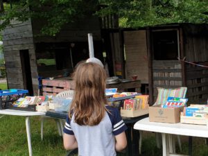Bauzeit am Bauspielplatz Merheim — werken, hämmern, draußen sein