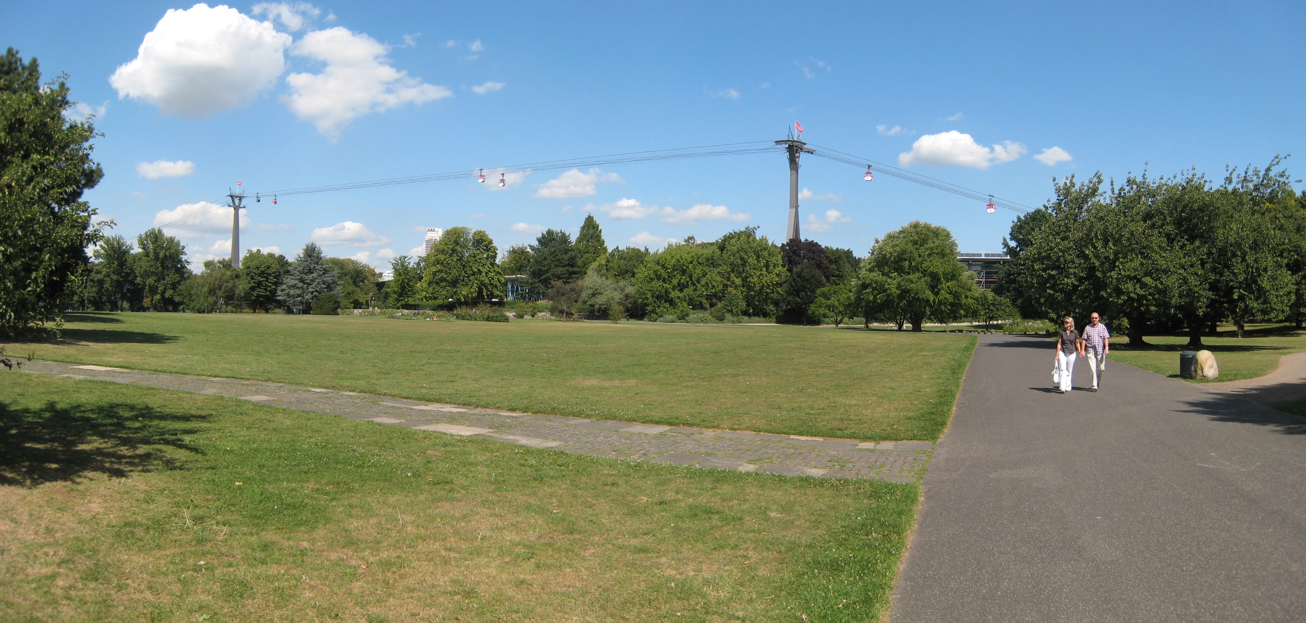 Spielplatz-Sonntag im Rheinpark — Wasserspielplatz und Picknick-Wiese