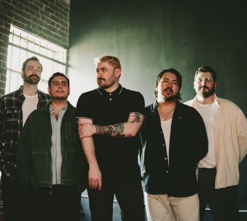 Free Throw + Saturday At Your Place + Pool Kids — Emo im Gebäude 9
